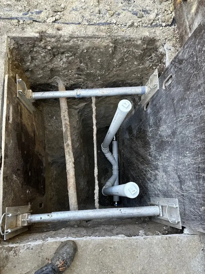 Experienced plumber completing Drain Cleaning work in Goodyear